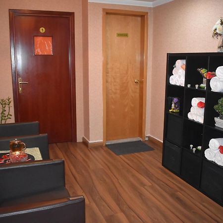 Emirates Plaza Hotel Abu Dhabi Bagian luar foto