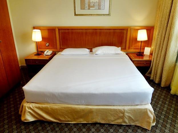 Emirates Plaza Hotel Abu Dhabi Bagian luar foto