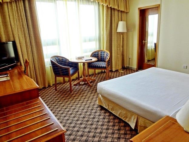 Emirates Plaza Hotel Abu Dhabi Bagian luar foto