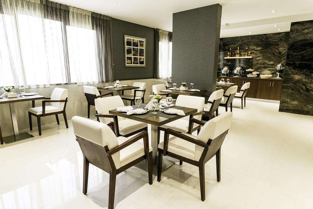 Emirates Plaza Hotel Abu Dhabi Bagian luar foto