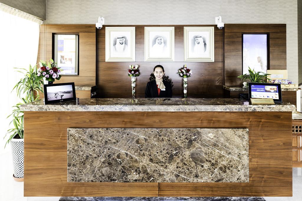 Emirates Plaza Hotel Abu Dhabi Bagian luar foto