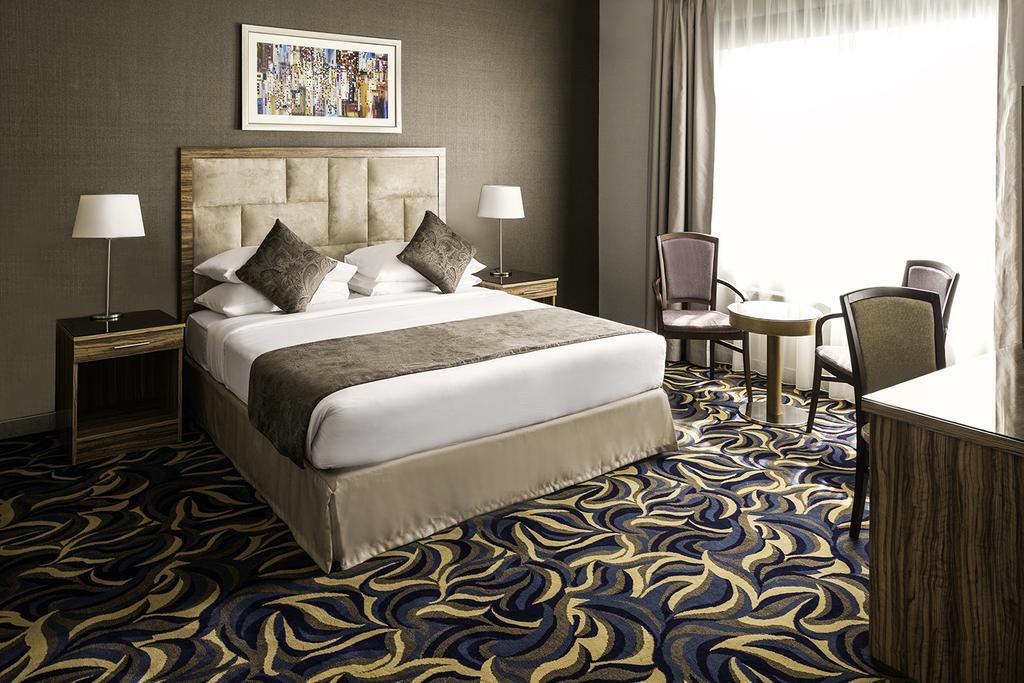 Emirates Plaza Hotel Abu Dhabi Bagian luar foto