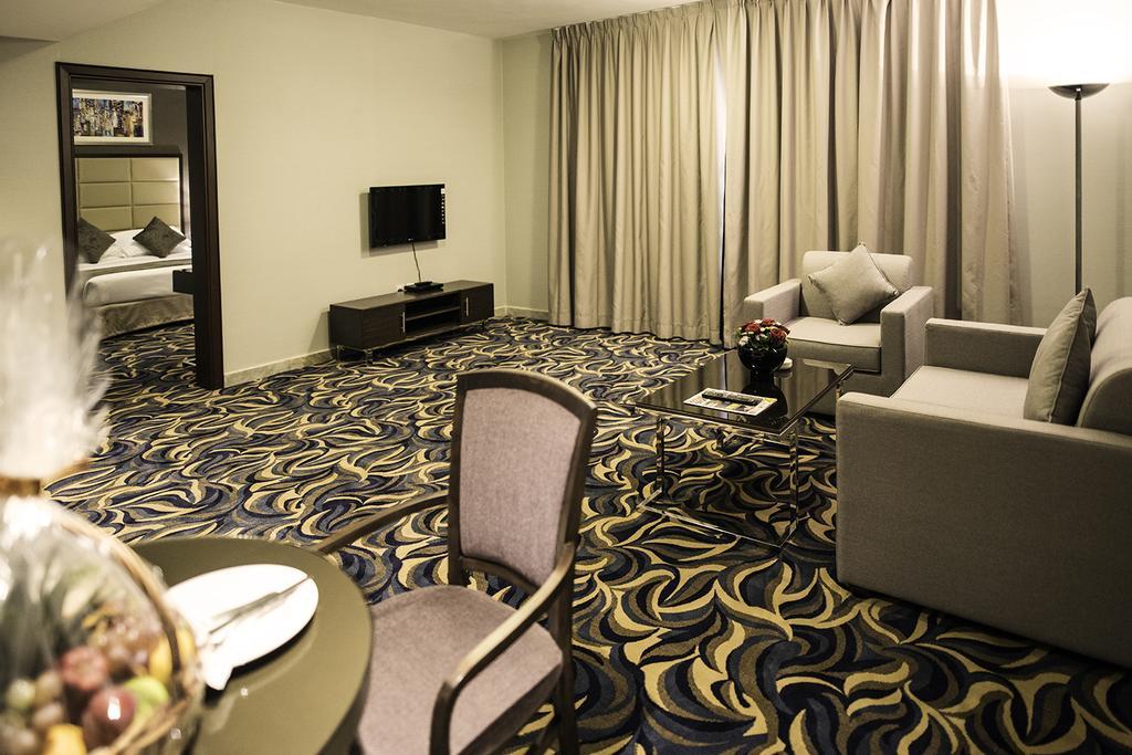 Emirates Plaza Hotel Abu Dhabi Bagian luar foto