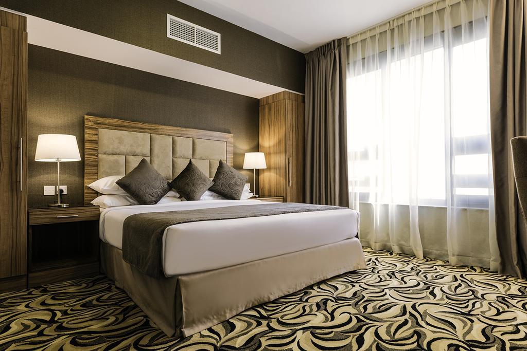 Emirates Plaza Hotel Abu Dhabi Bagian luar foto