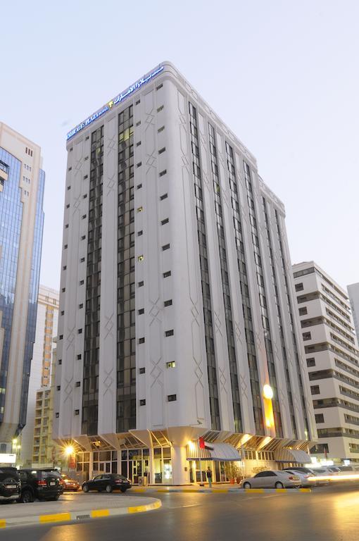Emirates Plaza Hotel Abu Dhabi Bagian luar foto