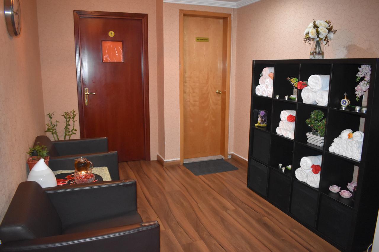 Emirates Plaza Hotel Abu Dhabi Bagian luar foto