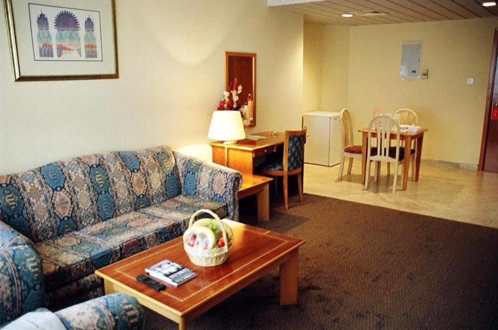 Emirates Plaza Hotel Abu Dhabi Bagian luar foto